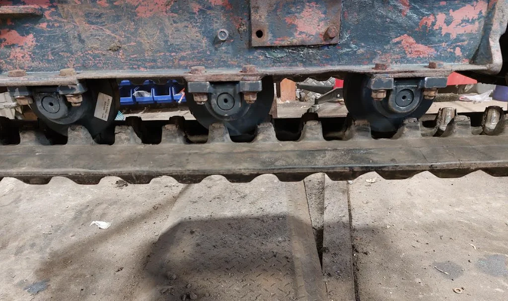 Laufrolle KUBOTA KH 41 (AUF GUMMIKETTE) - TYP 1